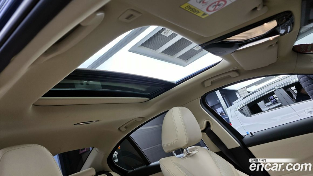 BMW 3-Series 320i, 2023