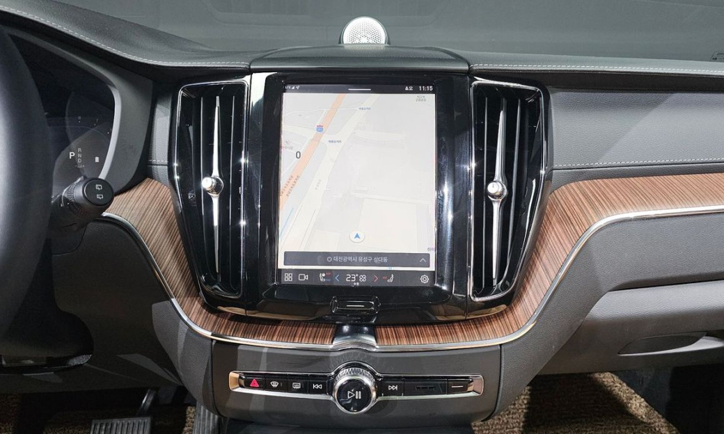 Volvo XC60 B6 Ultra Bright, 2024