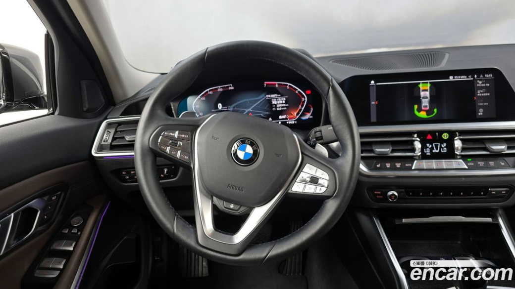 BMW 3-Series 320i Luxury, 2022