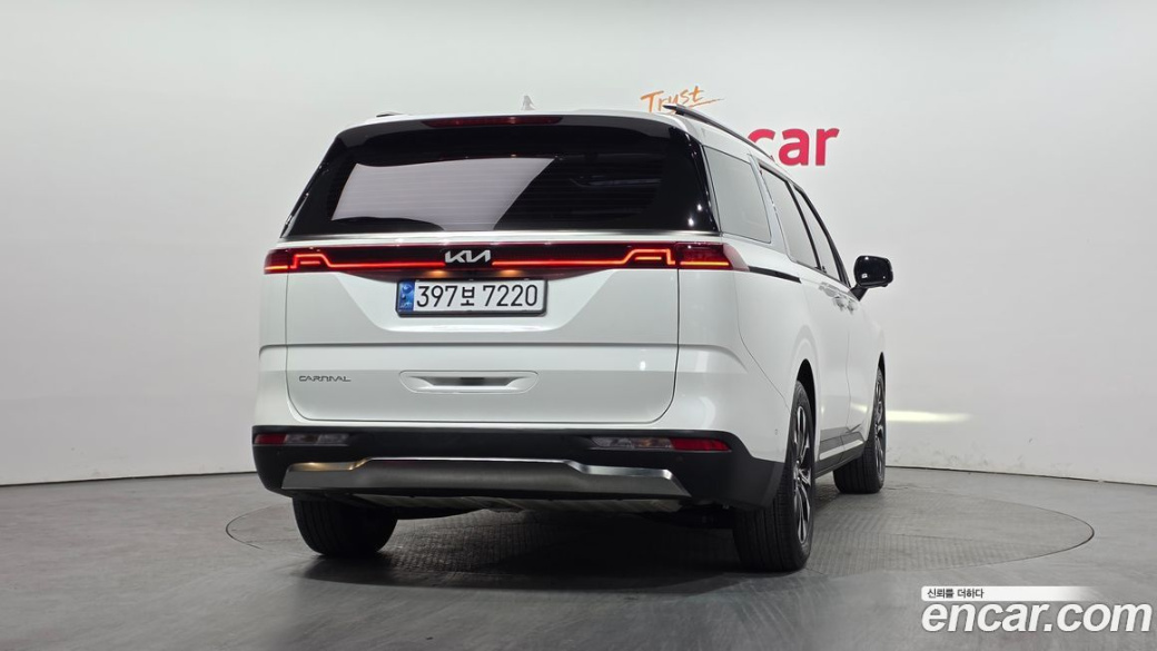 Kia Carnival 7-Seater Outdoor, 2023