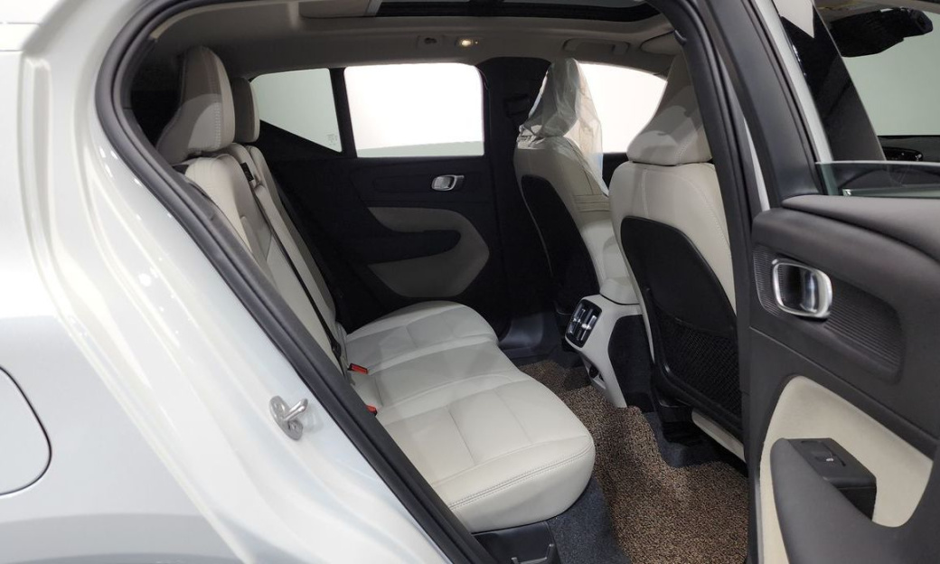 Volvo XC40 B4 Ultra Bright, 2025