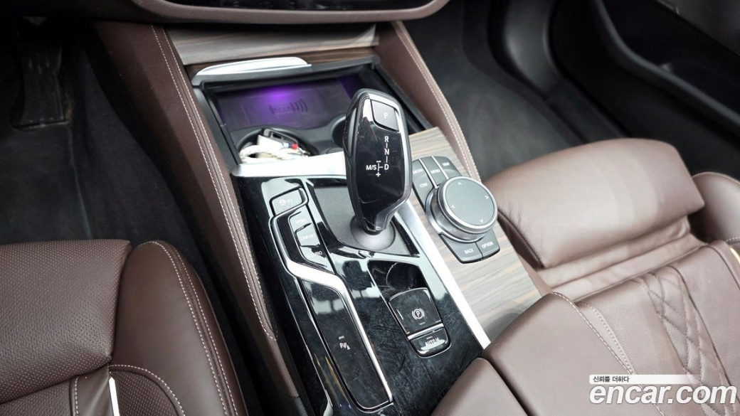 BMW 5-Series 530i Luxury, 2023