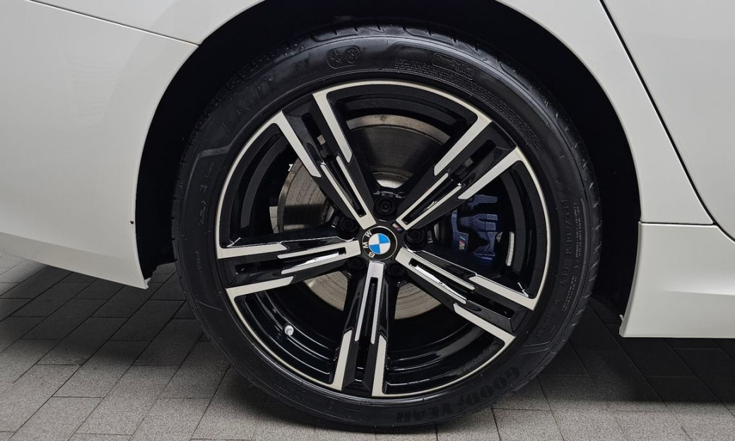 BMW 3-Series 320i M Sport, 2024