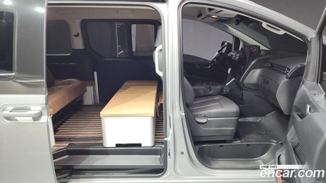 Hyundai Staria Tourer 9-Seater, 2025