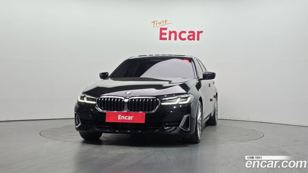BMW 5-Series 520i Luxury, 2023