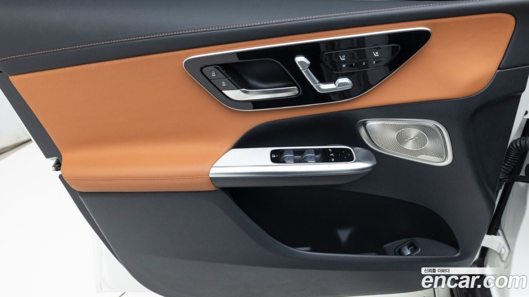 Mercedes-Benz GLC-Class GLC300 4MATIC AMG Line, 2025