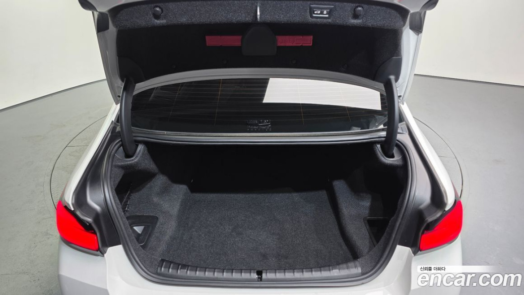 BMW 5-Series 523d xDrive M Sport, 2023