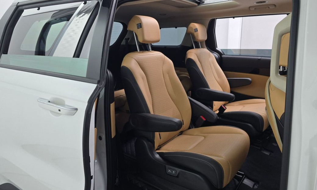 Kia Carnival 9-Seater Signature, 2023