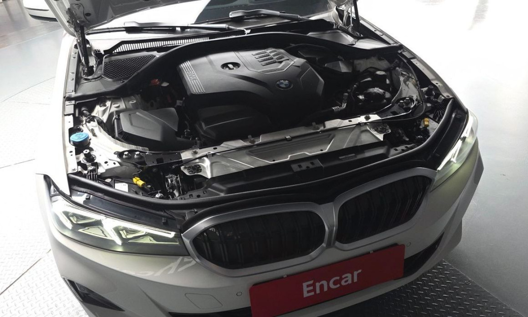 BMW 3-Series 320i, 2024