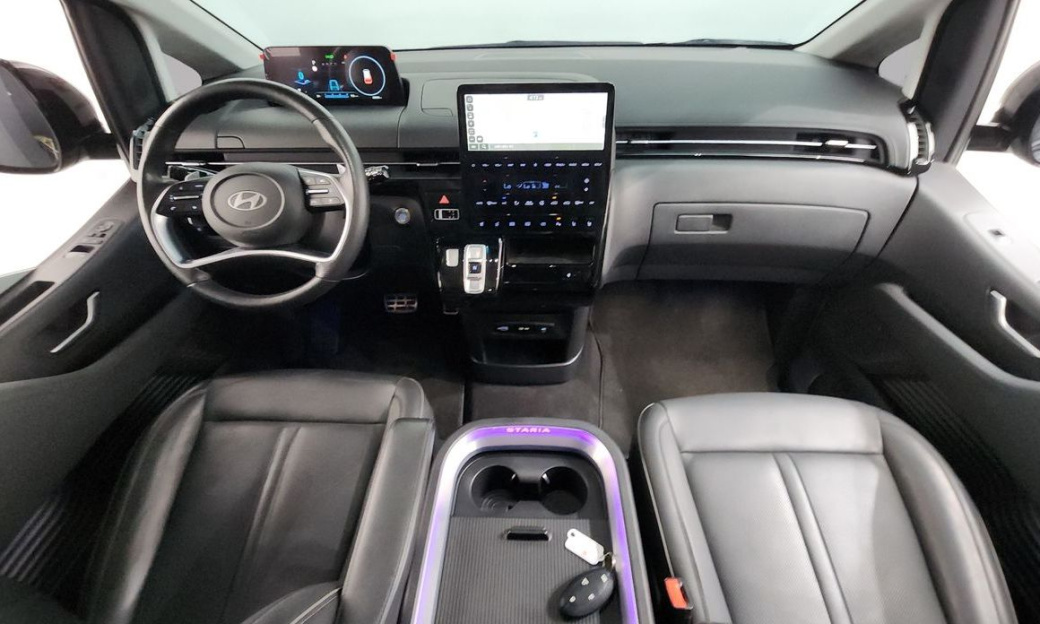 Hyundai Staria 4WD Lounge 7-Seater, 2025