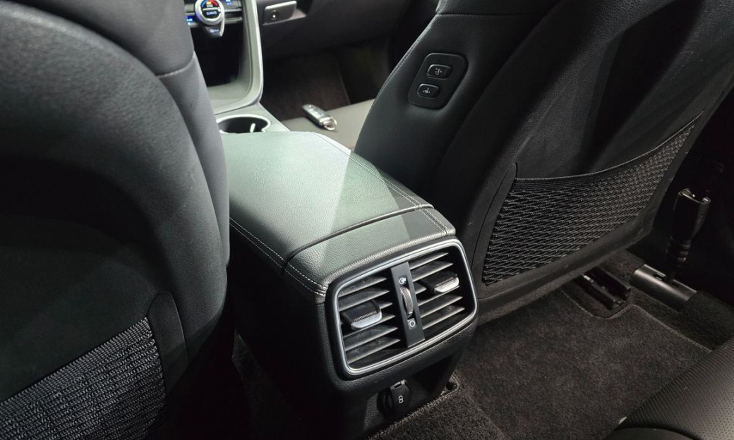 Genesis G70 Gasoline 2.0T 4WD, 2023