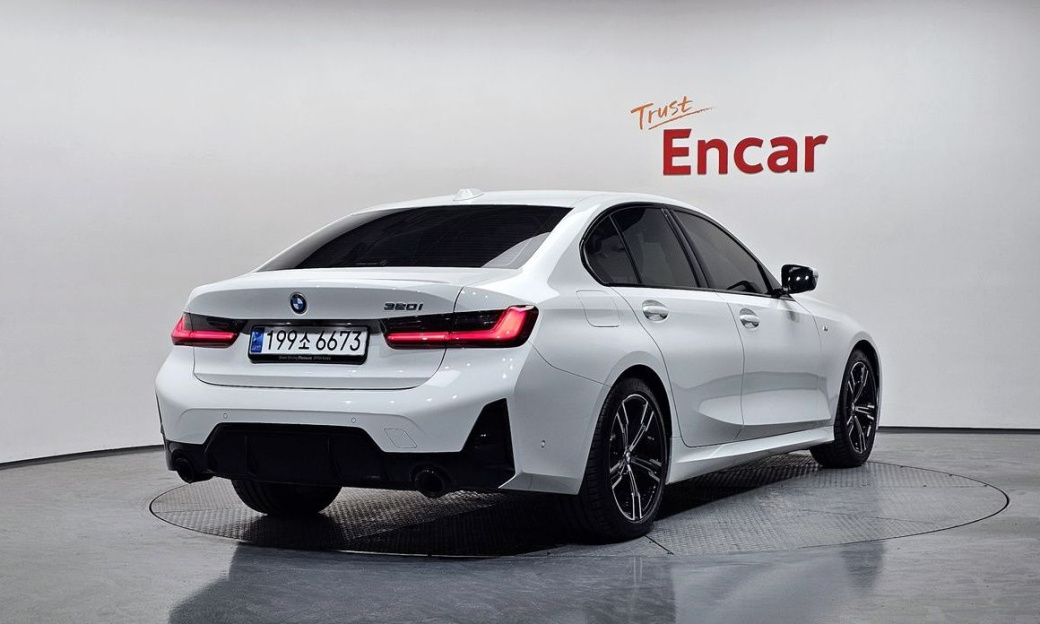 BMW 3-Series 320i M Sport, 2024