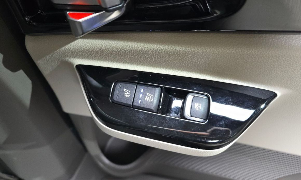 Kia Carnival 9-Seater Signature, 2023