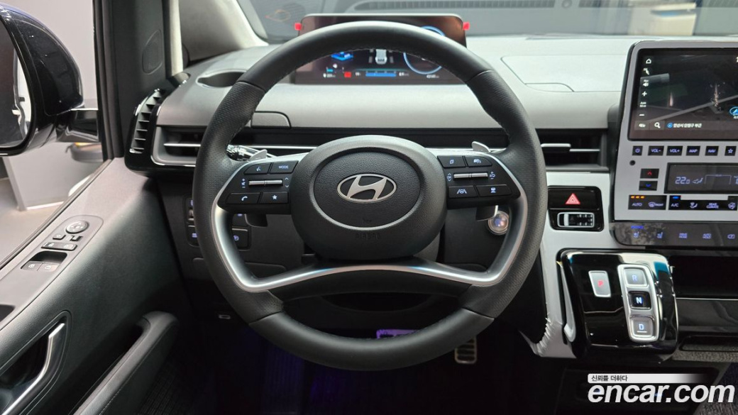 Hyundai Staria 4WD Lounge 9-Seater, 2025