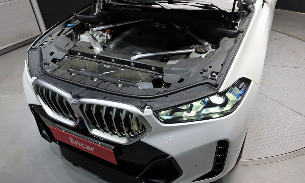 BMW X6 xDrive40i M Sport, 2025
