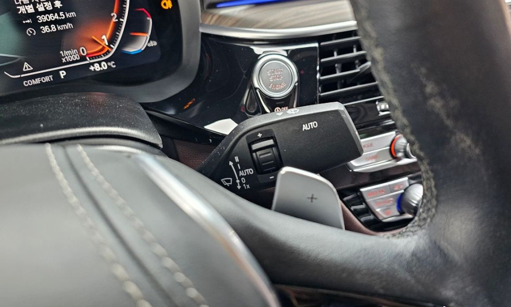 BMW 5-Series 530i Luxury, 2022