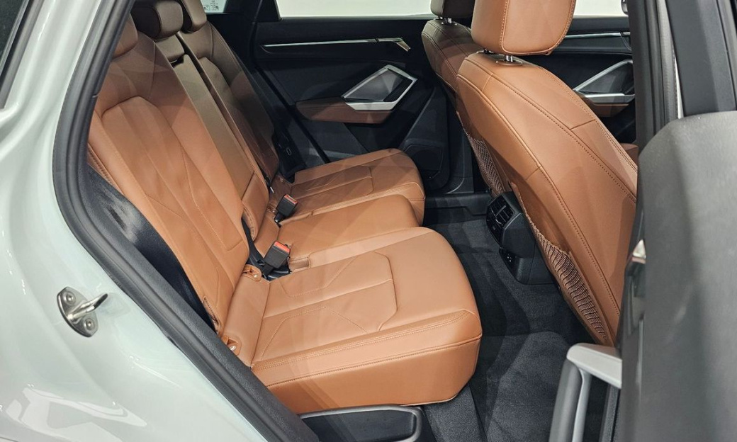 Audi Q3 35 TDI Premium, 2025