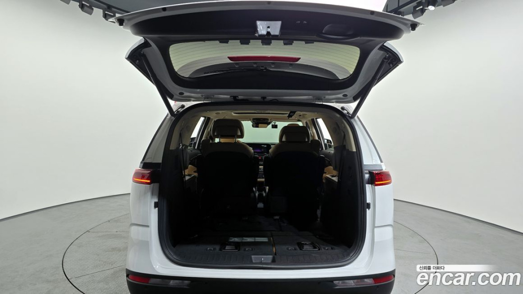 Kia Carnival 7-Seater Signature, 2023