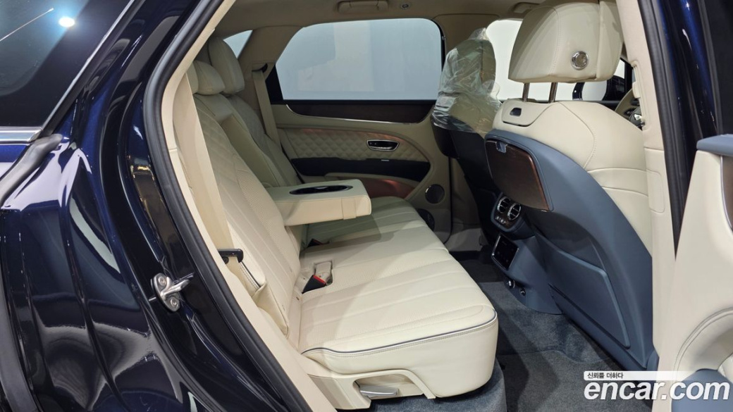 Bentley Bentayga 4.0 V8 Azure, 2023