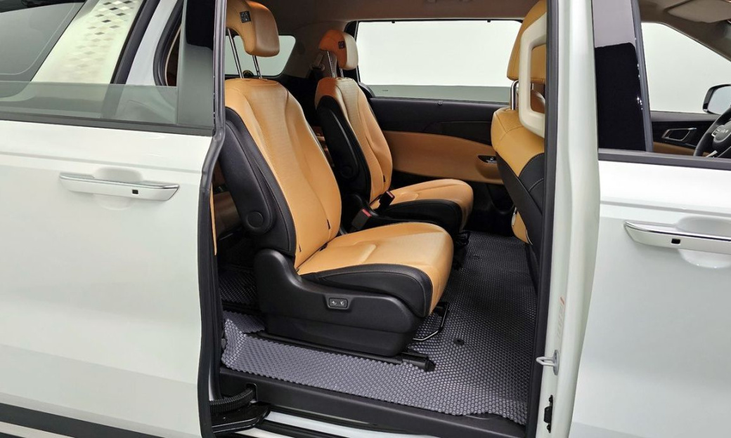 Kia Carnival 9-Seater Noblesse, 2023