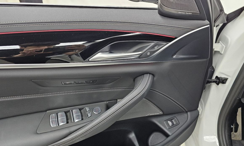BMW 5-Series 530i M Sport Package, 2023
