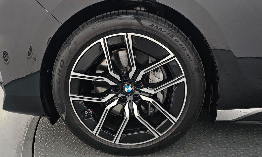 BMW 7-Series 740i xDrive M Sport, 2025