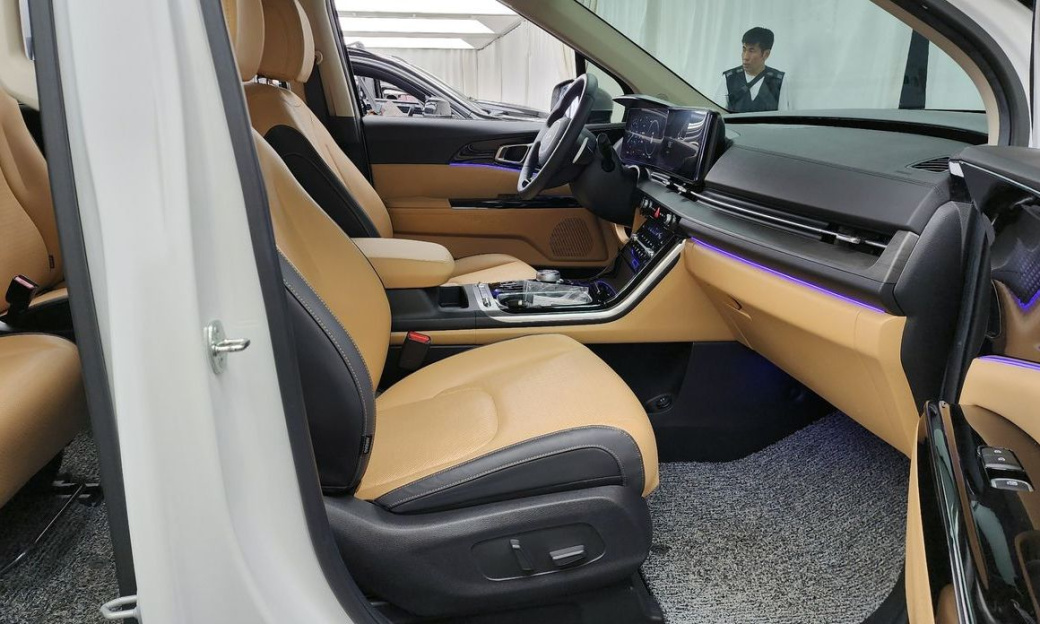 Kia Carnival 9-Seater Signature, 2023
