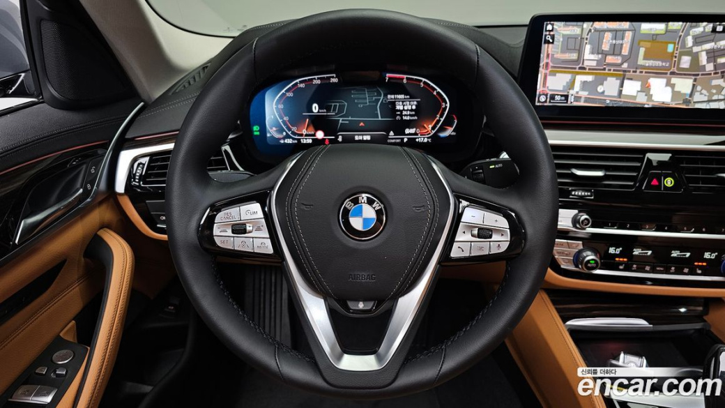 BMW 5-Series 520i Luxury, 2023