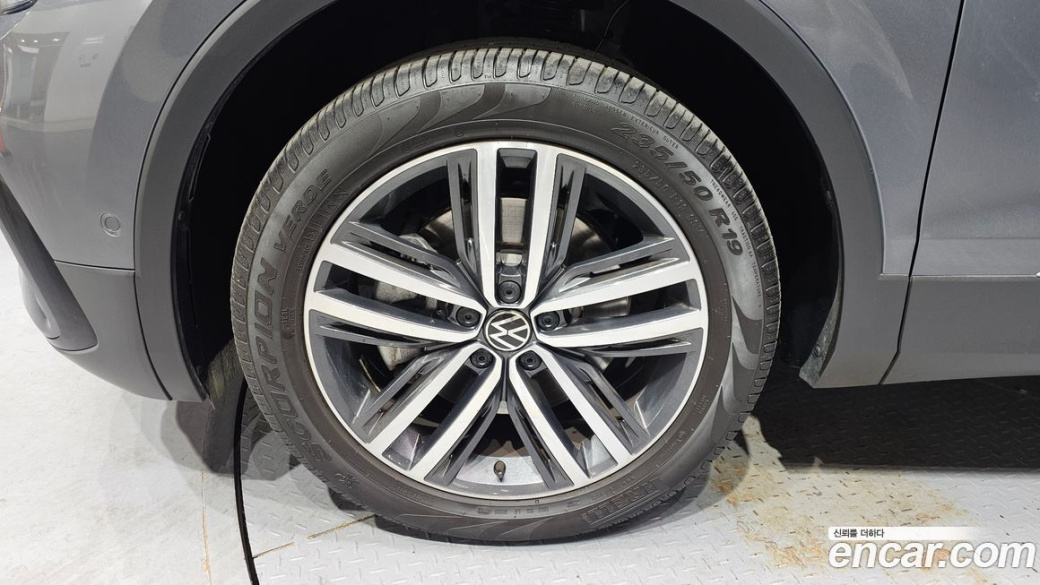 Volkswagen Tiguan 2.0 TSI Prestige, 2024