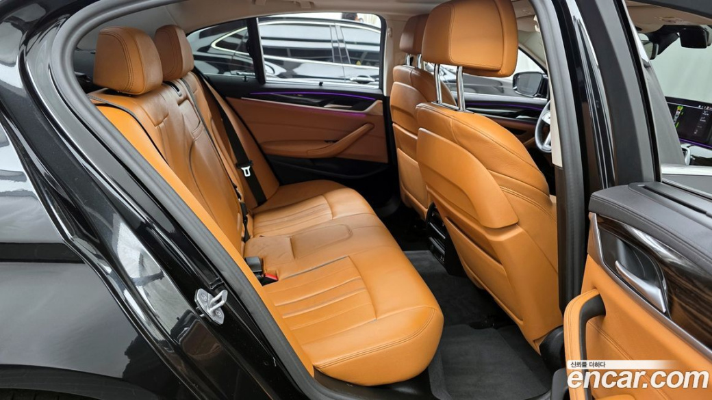BMW 5-Series 520i Luxury, 2023