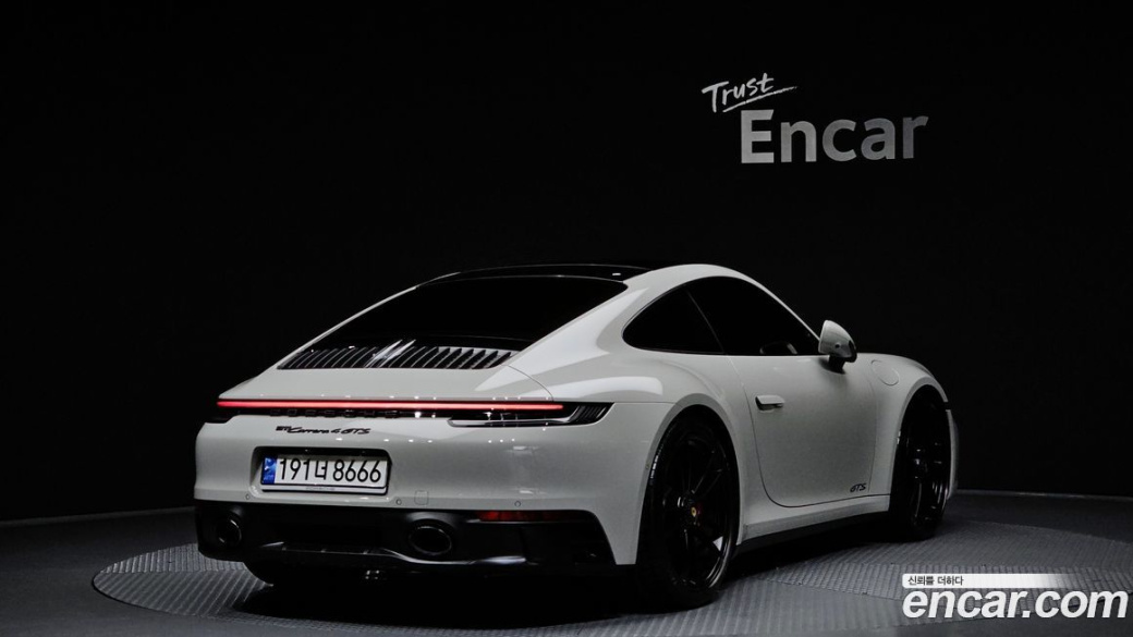 Porsche 911 Carrera 4 GTS, 2022