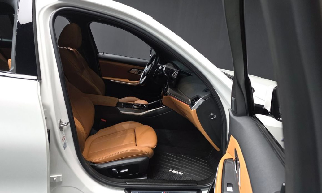 BMW 3-Series 320i M Sport, 2023