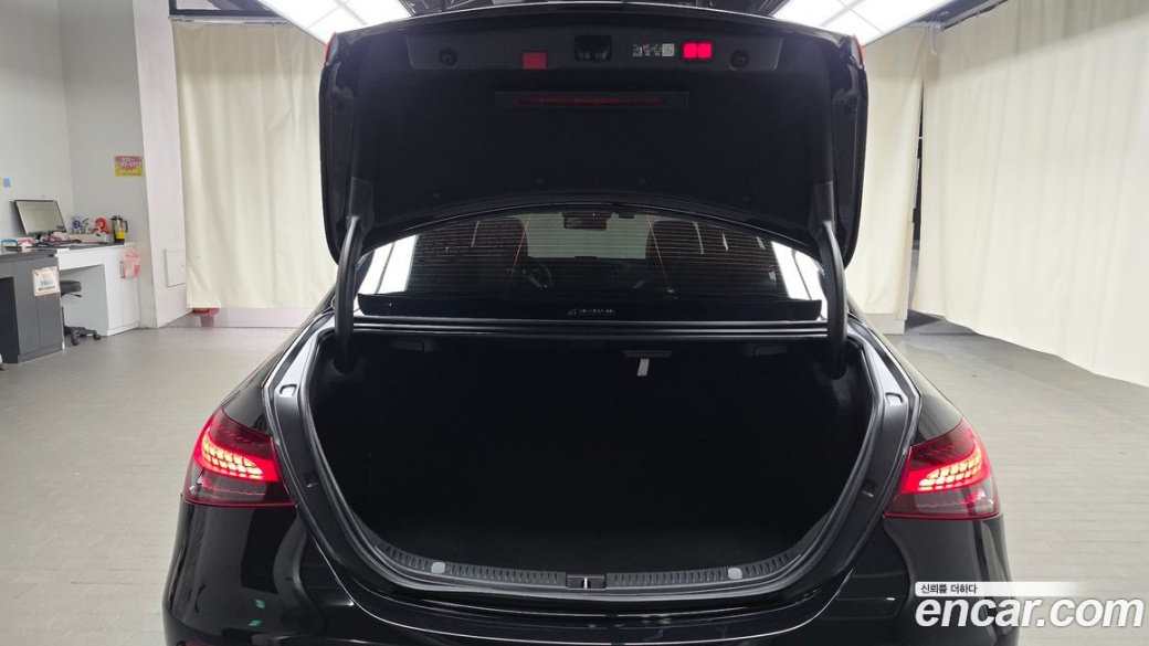 Mercedes-Benz E-Class E350 4MATIC AMG Line, 2023