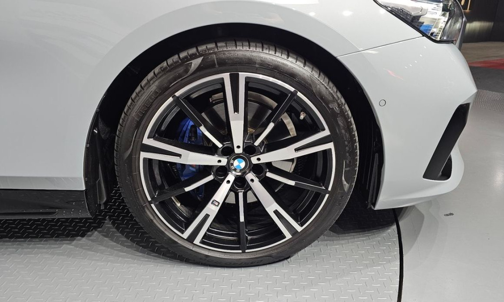 BMW 5-Series 530i xDrive M Sport, 2025