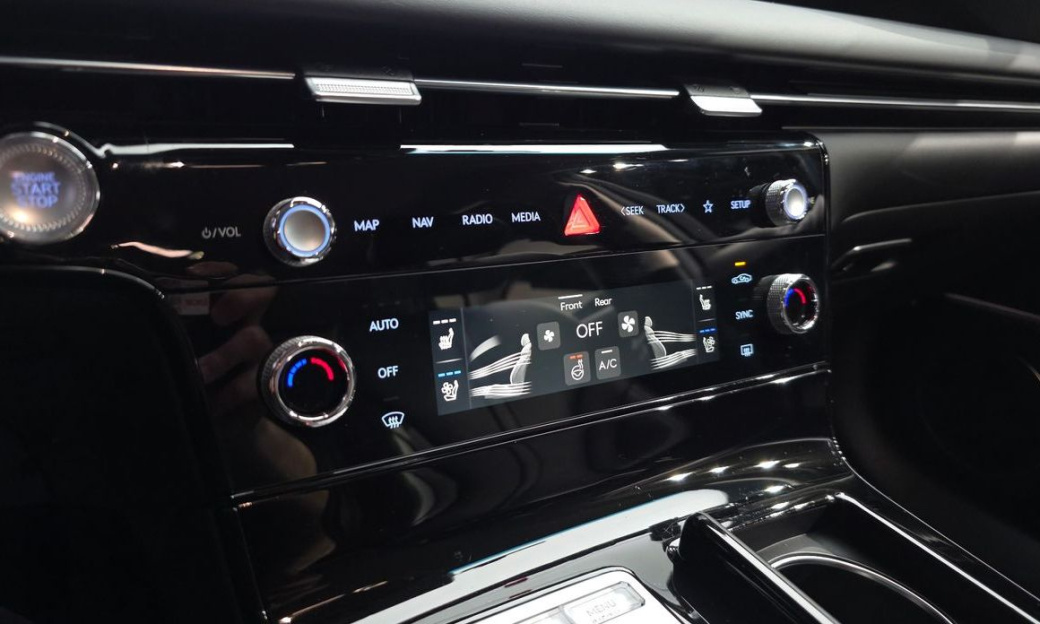 Genesis G80 Gasoline 2.5 Turbo AWD, 2025