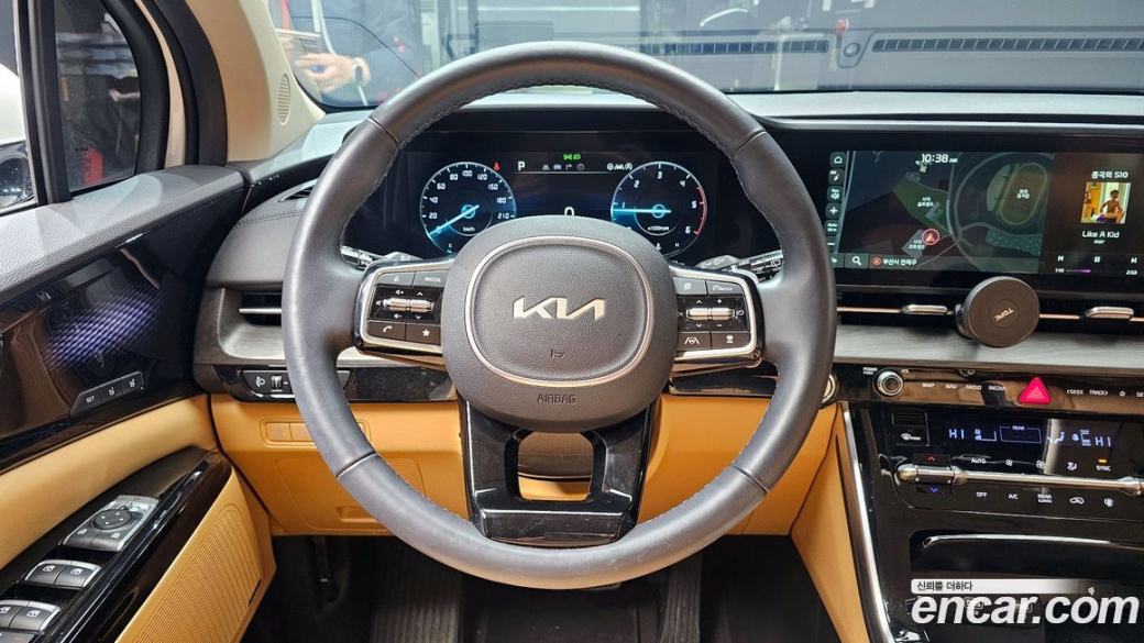 Kia Carnival 7-Seater Signature, 2023