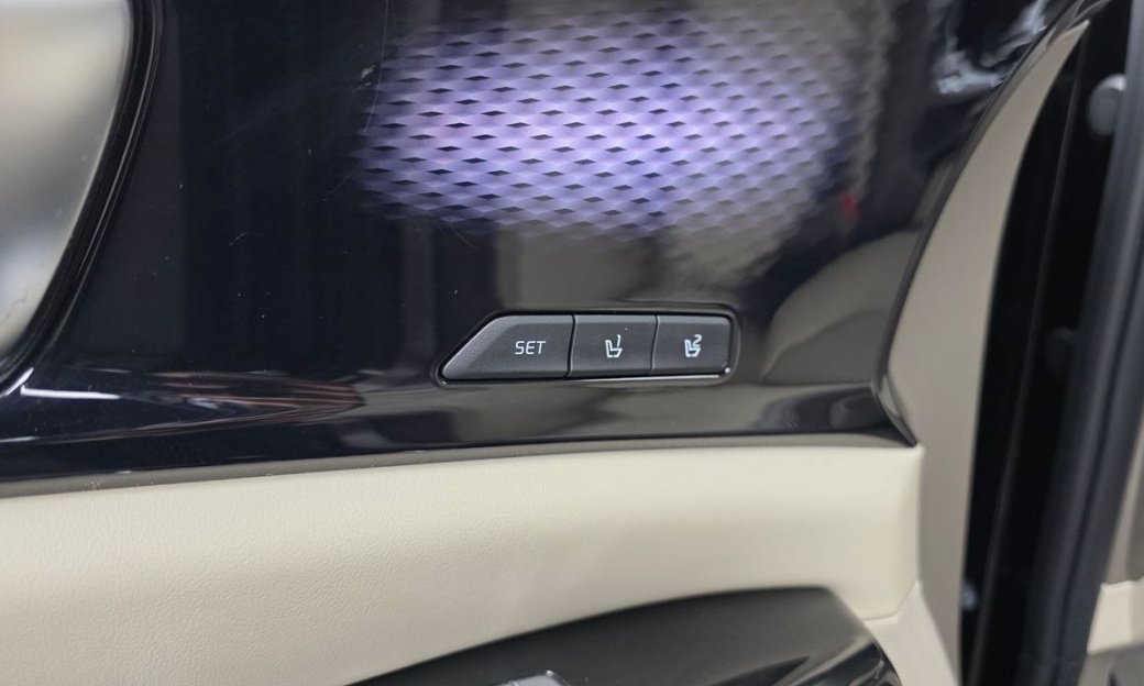 Kia Carnival 11-Seater Signature, 2023