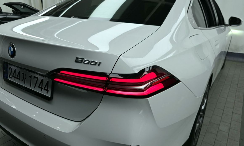 BMW 5-Series 520i, 2024