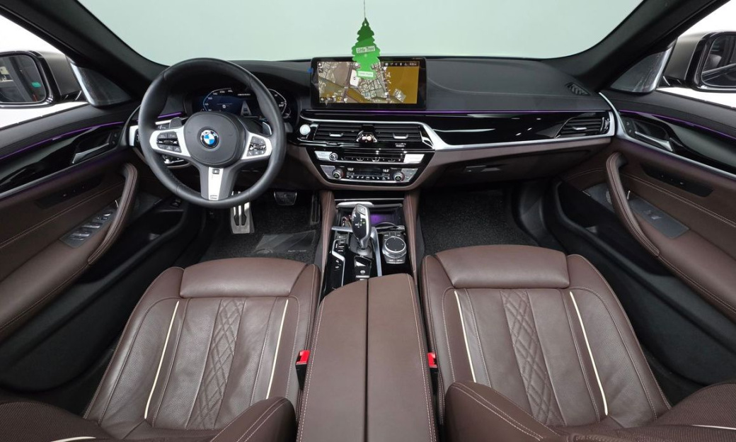 BMW 5-Series M550i xDrive, 2022