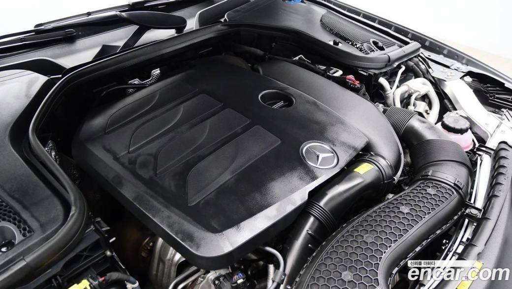 Mercedes-Benz E-Class E350 4MATIC AMG Line, 2023