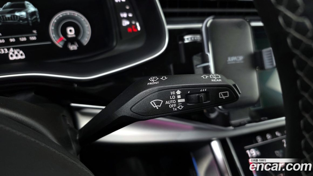 Audi Q8 55 TFSI Quattro Premium, 2022
