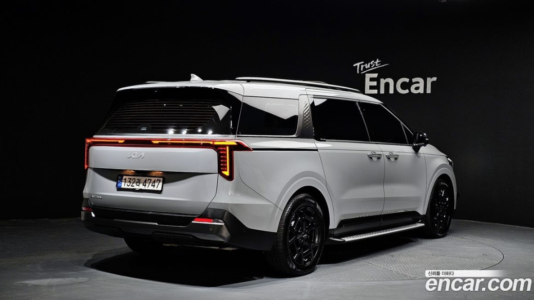 Kia Carnival 9-Seater Gravity, 2024