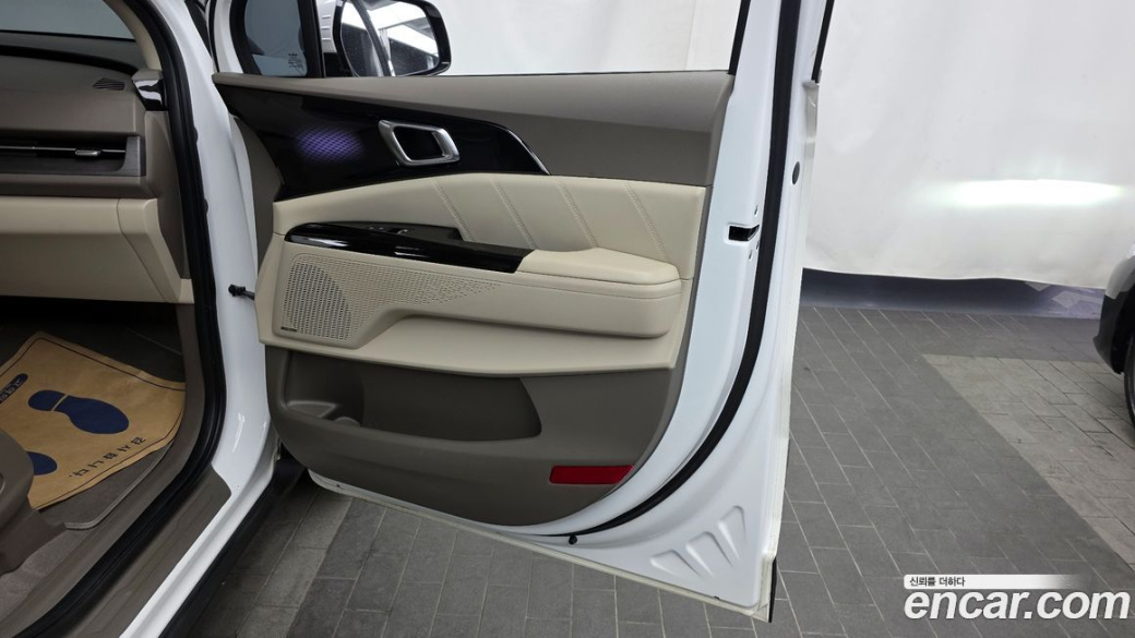 Kia Carnival 9-Seater Signature, 2023