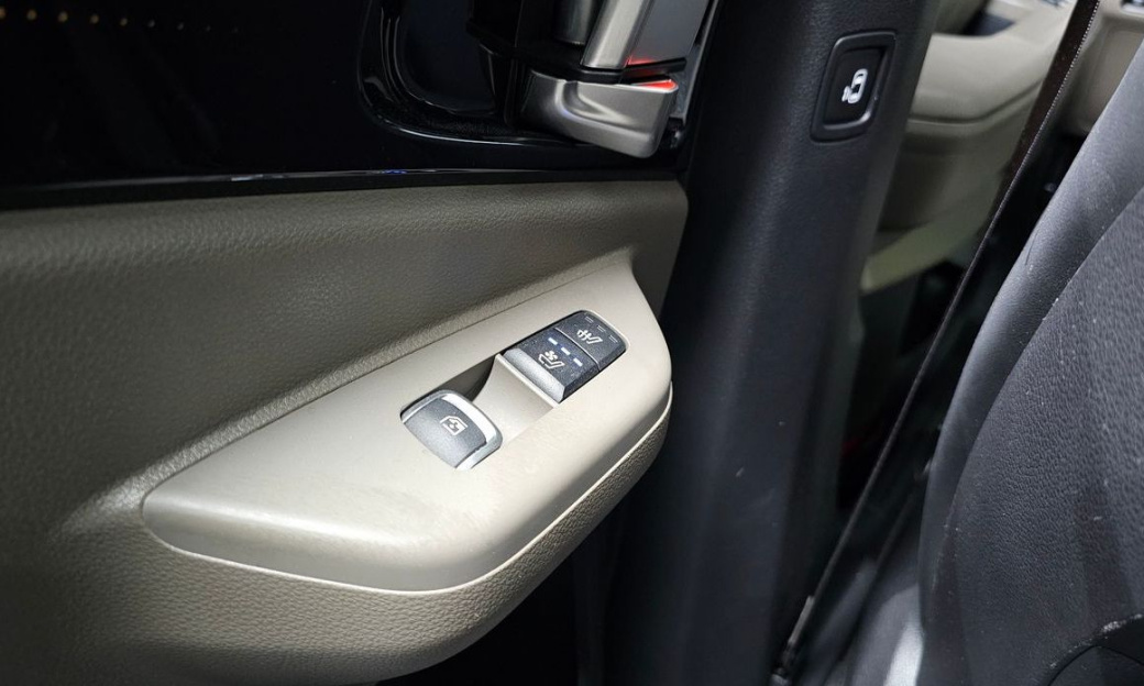 Kia Carnival 9-Seater Signature, 2025