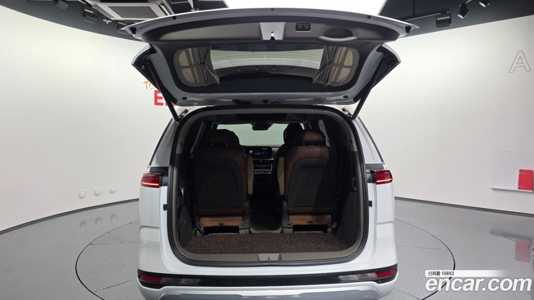 Kia Carnival 9-Seater Hi-Limousine, 2023
