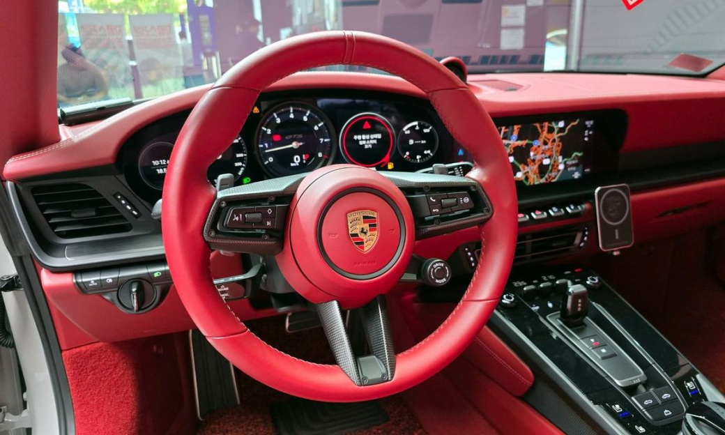 Porsche 911 Carrera 4 GTS Cabriolet, 2023