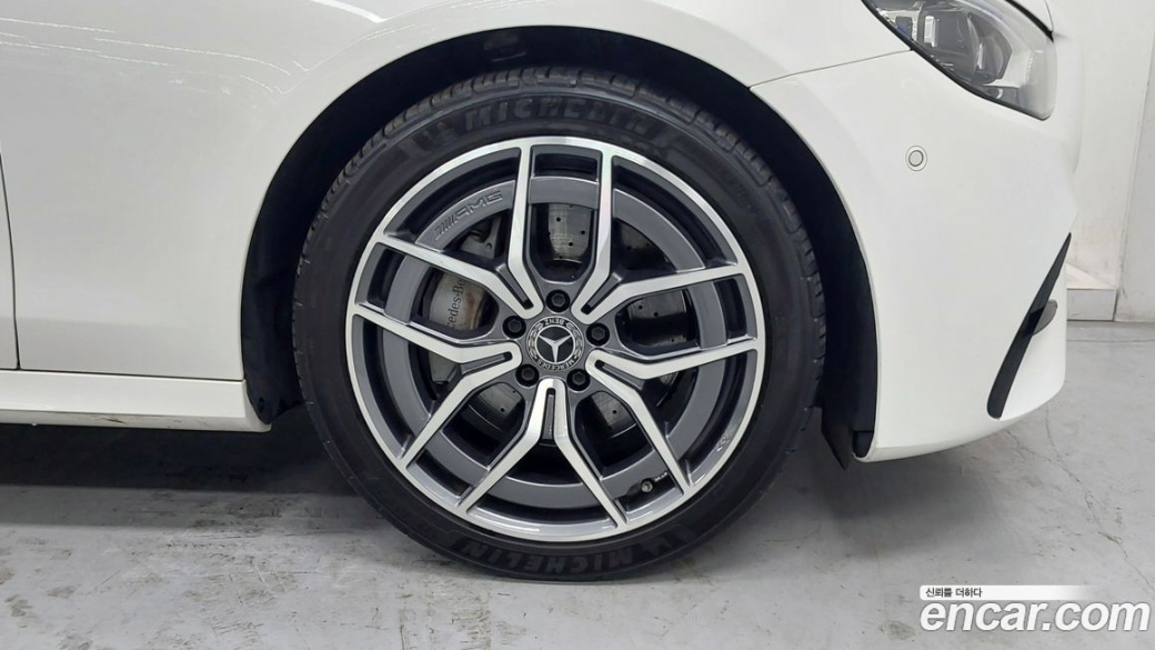 Mercedes-Benz E-Class E220d 4MATIC AMG Line, 2023