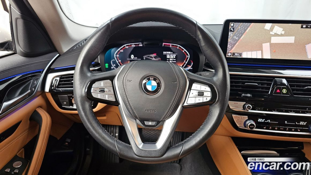 BMW 5-Series 520i Luxury, 2022