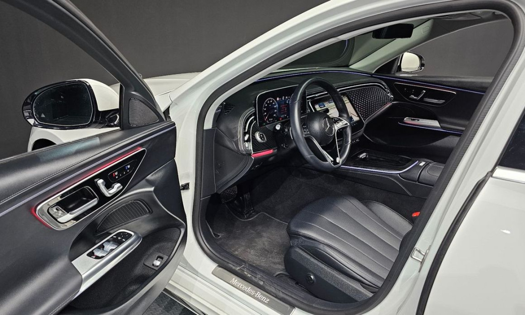 Mercedes-Benz E-Class E220d 4MATIC Exclusive, 2024