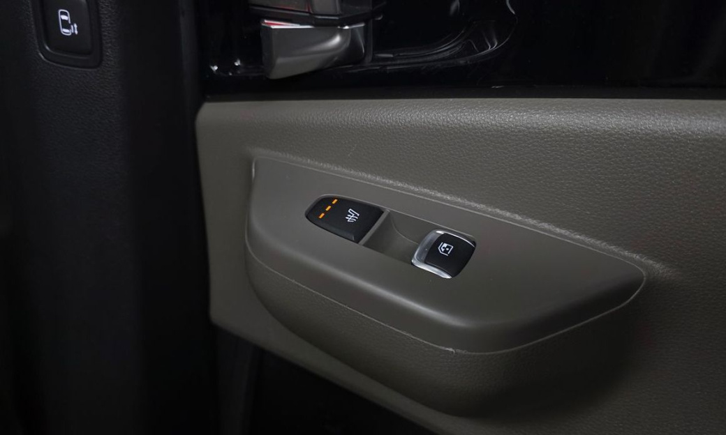 Kia Carnival 9-Seater Gravity, 2024